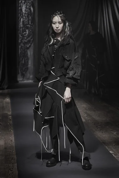 Look 25